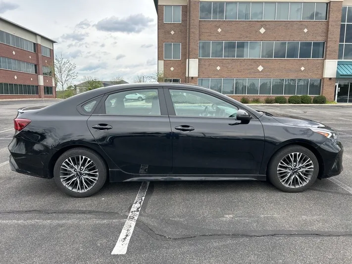 2024 Kia Forte - view 8