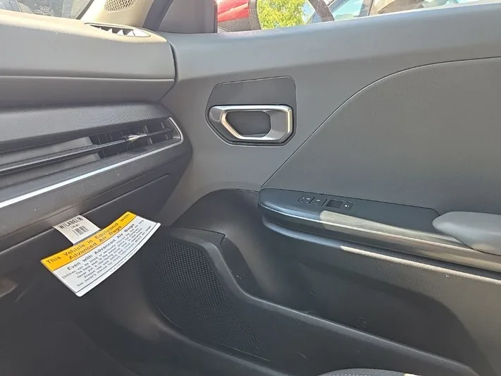 2025 Kia K4 - view 27