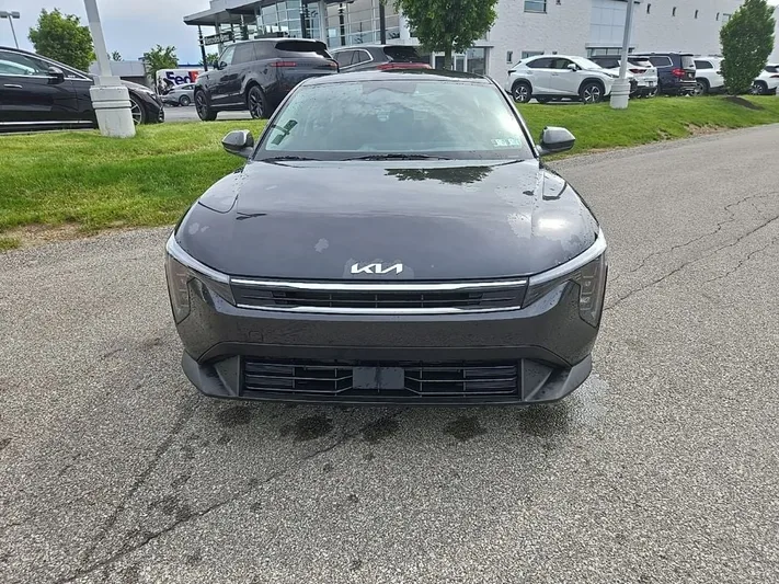 2025 Kia K4 - view 10