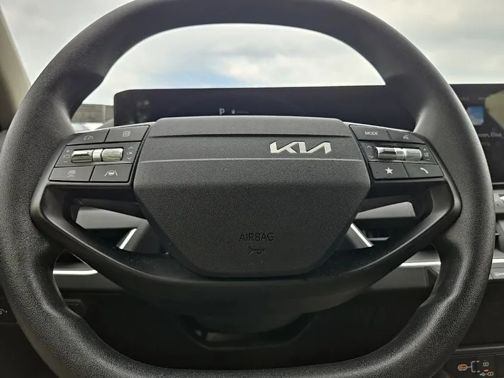 2025 Kia K4 - view 13