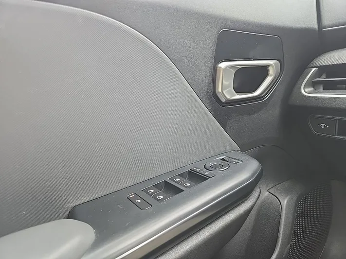 2025 Kia K4 - view 18