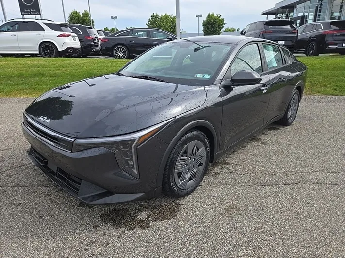 2025 Kia K4 - view 9