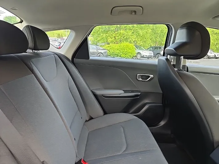 2025 Kia K4 - view 32