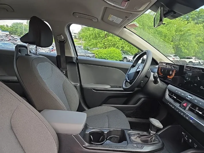 2025 Kia K4 - view 33
