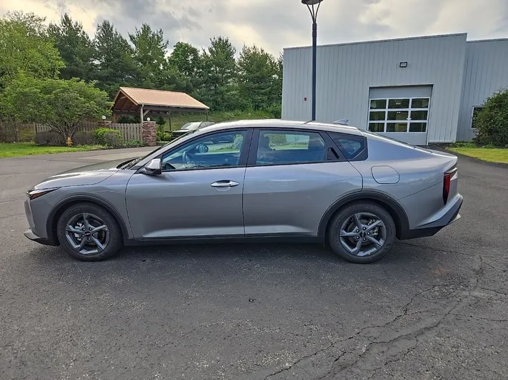 2025 Kia K4 - view 6