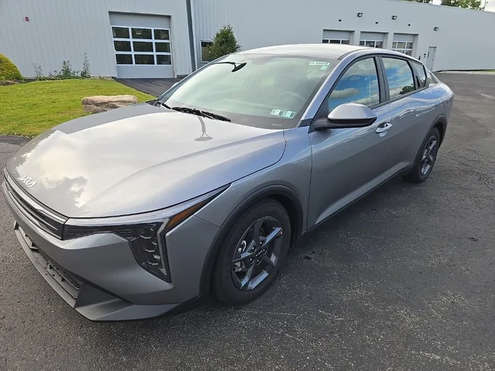 2025 Kia K4 - view 7
