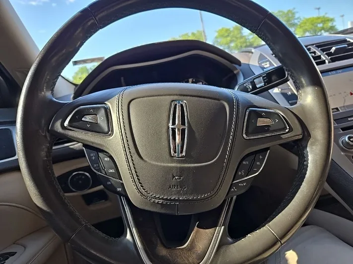 2017 Lincoln MKZ - view 13
