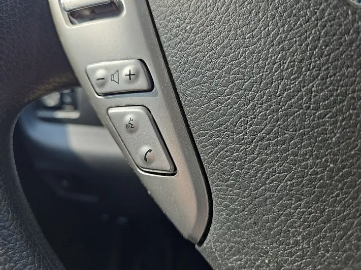 2019 Nissan Versa - view 10