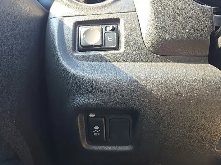 2019 Nissan Versa - view 15