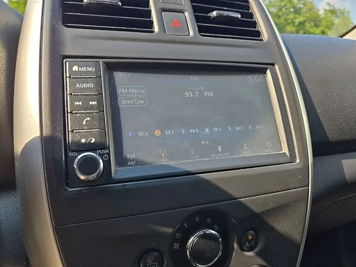 2019 Nissan Versa - view 16