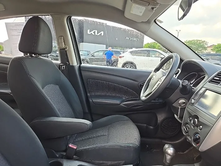 2019 Nissan Versa - view 27