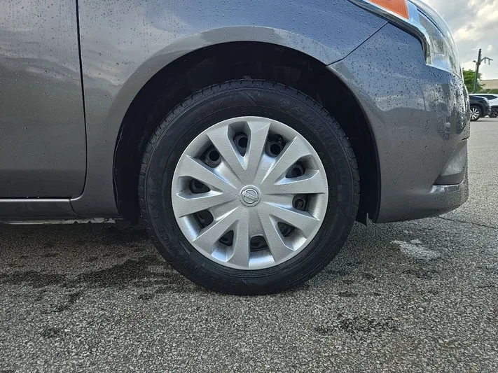 2019 Nissan Versa - view 28