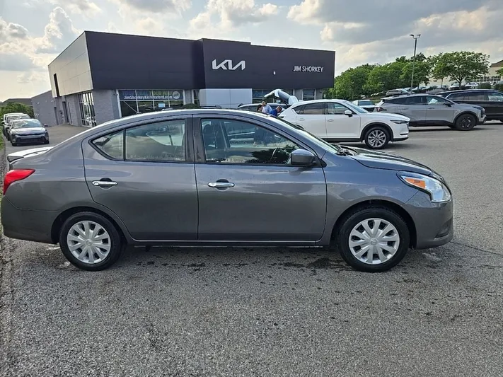 2019 Nissan Versa - view 30