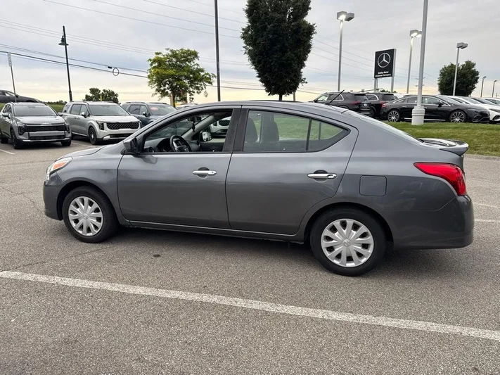 2019 Nissan Versa - view 4