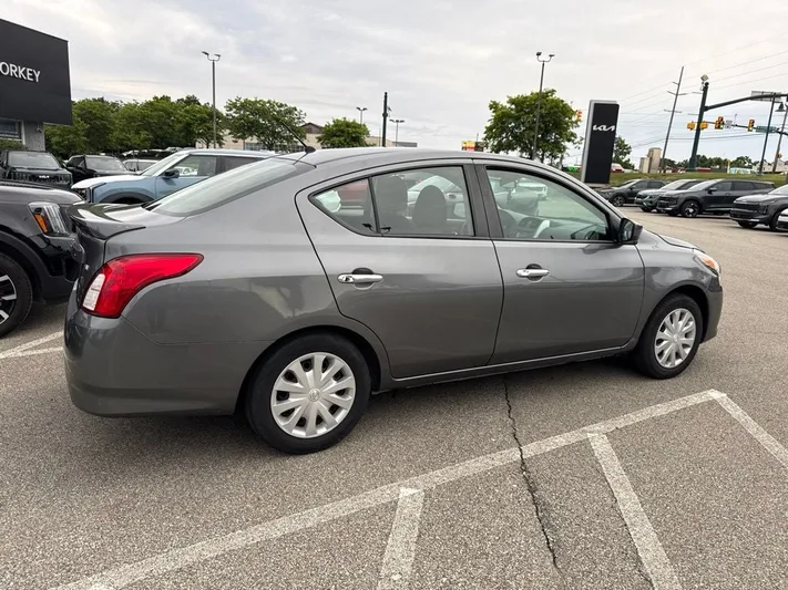 2019 Nissan Versa - view 5
