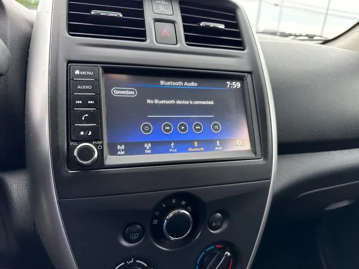 2019 Nissan Versa - view 6