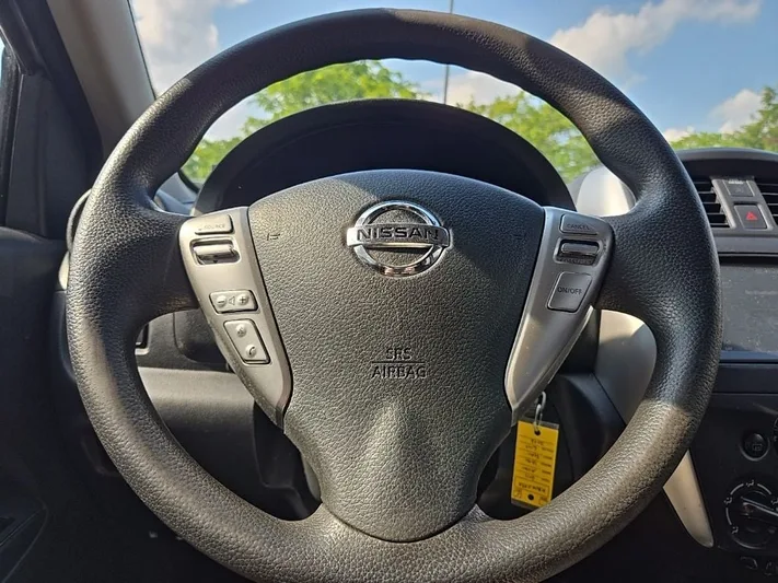 2019 Nissan Versa - view 8