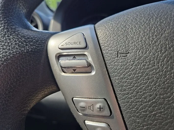 2019 Nissan Versa - view 9
