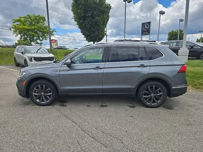 2022 Volkswagen Tiguan - view 9