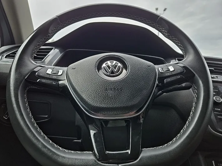2021 Volkswagen Tiguan - view 11