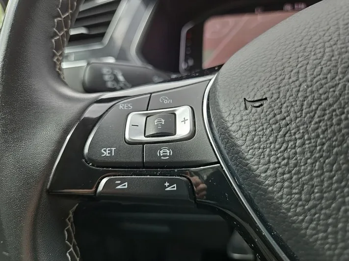 2021 Volkswagen Tiguan - view 12
