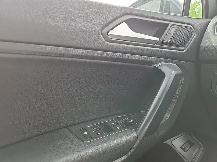 2021 Volkswagen Tiguan - view 15