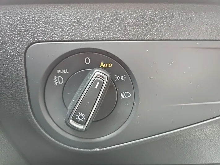 2021 Volkswagen Tiguan - view 16