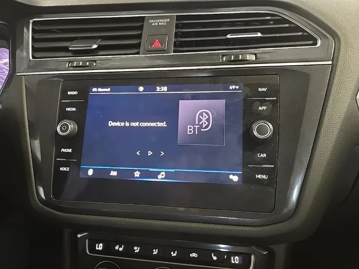 2021 Volkswagen Tiguan - view 21