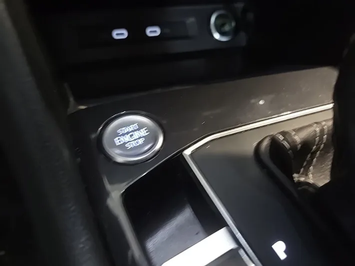 2021 Volkswagen Tiguan - view 23