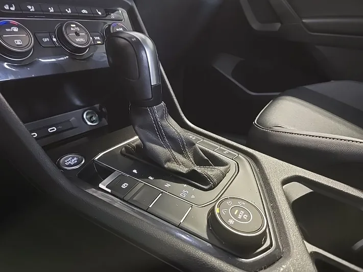 2021 Volkswagen Tiguan - view 25