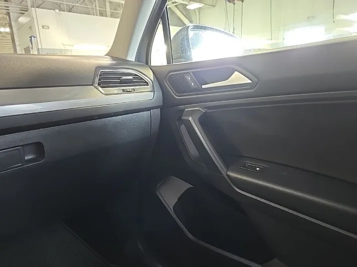 2021 Volkswagen Tiguan - view 26