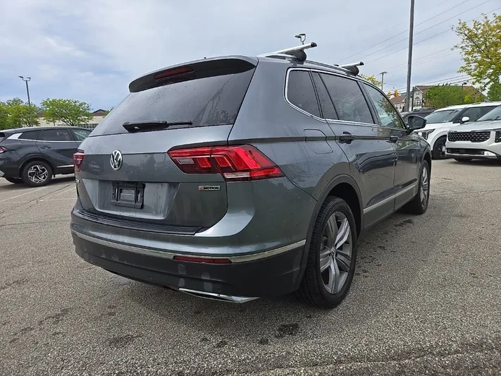 2021 Volkswagen Tiguan - view 3
