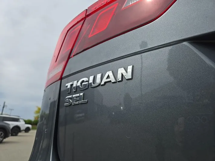 2021 Volkswagen Tiguan - view 5