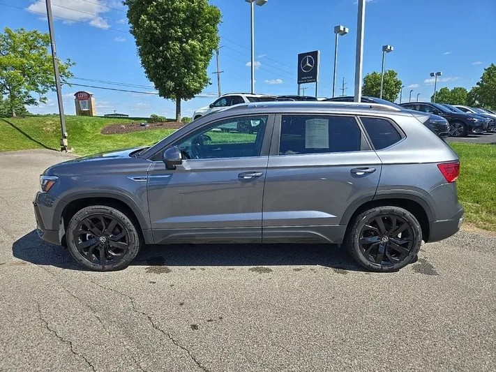 2022 Volkswagen Taos - view 10