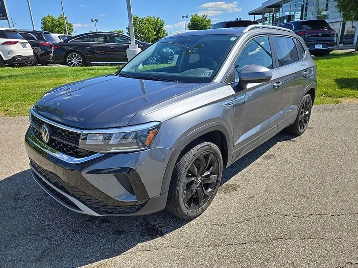 2022 Volkswagen Taos - view 11