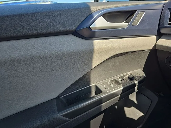2022 Volkswagen Taos - view 21