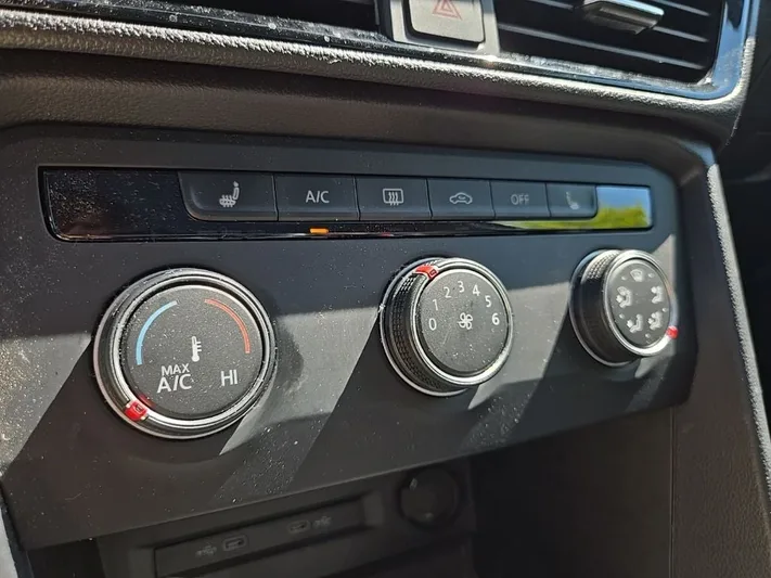 2022 Volkswagen Taos - view 27