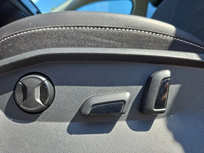 2022 Volkswagen Taos - view 32