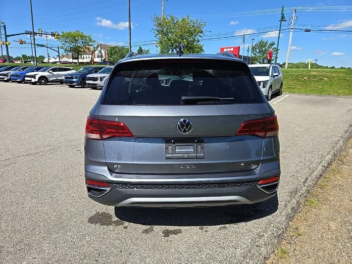 2022 Volkswagen Taos - view 4