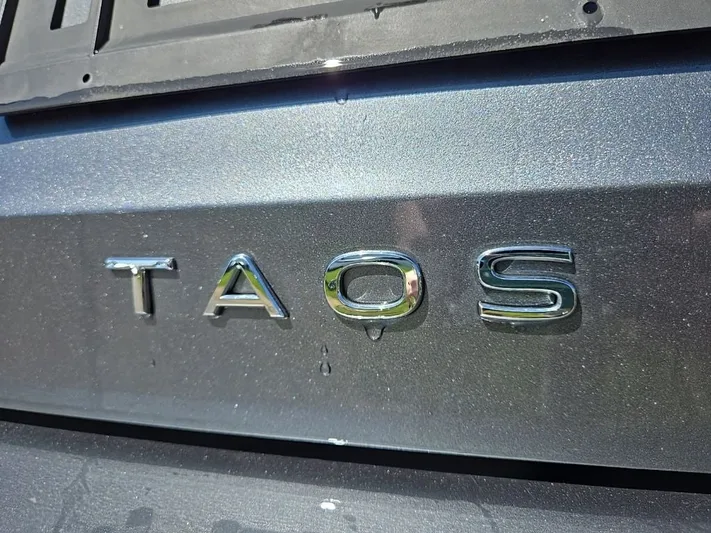 2022 Volkswagen Taos - view 6