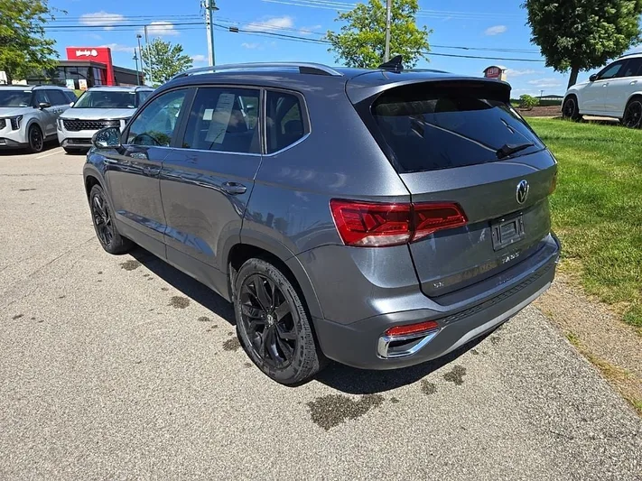2022 Volkswagen Taos - view 9