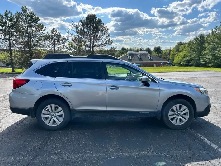 2017 Subaru Outback - view 2