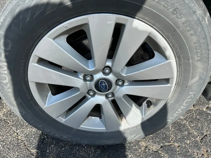 2017 Subaru Outback - view 9