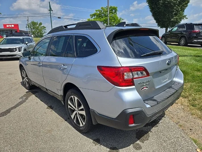 2018 Subaru Outback - view 6
