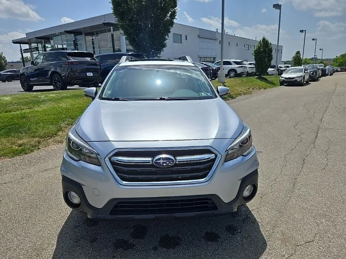 2018 Subaru Outback - view 9
