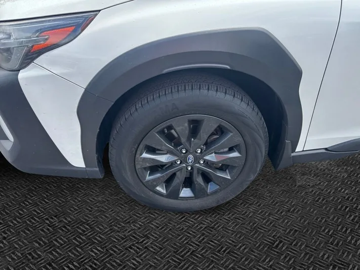 2023 Subaru Outback - view 11