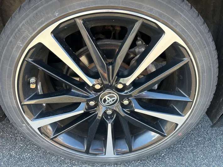2018 Toyota Camry - view 11