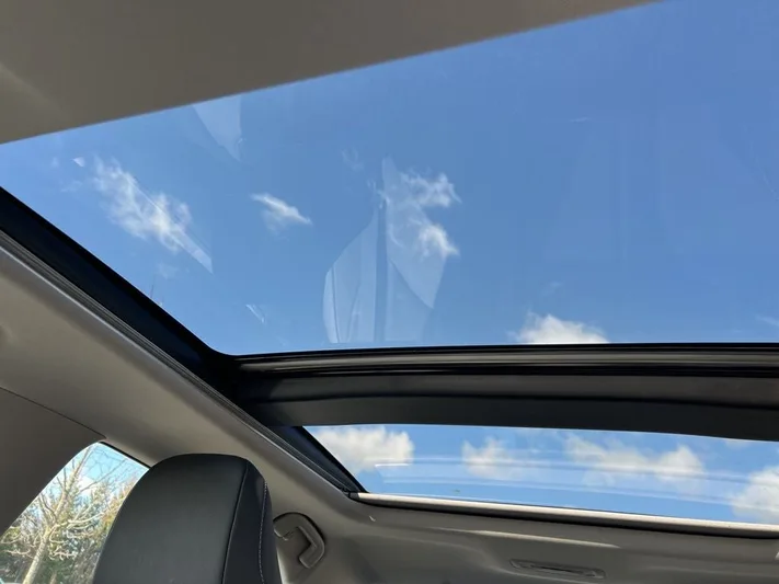 2018 Toyota Camry - view 16