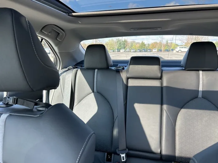 2018 Toyota Camry - view 17