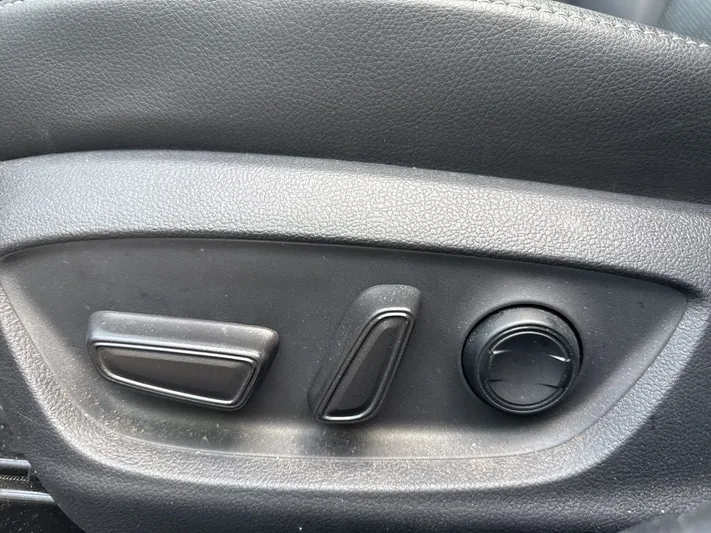 2018 Toyota Camry - view 20